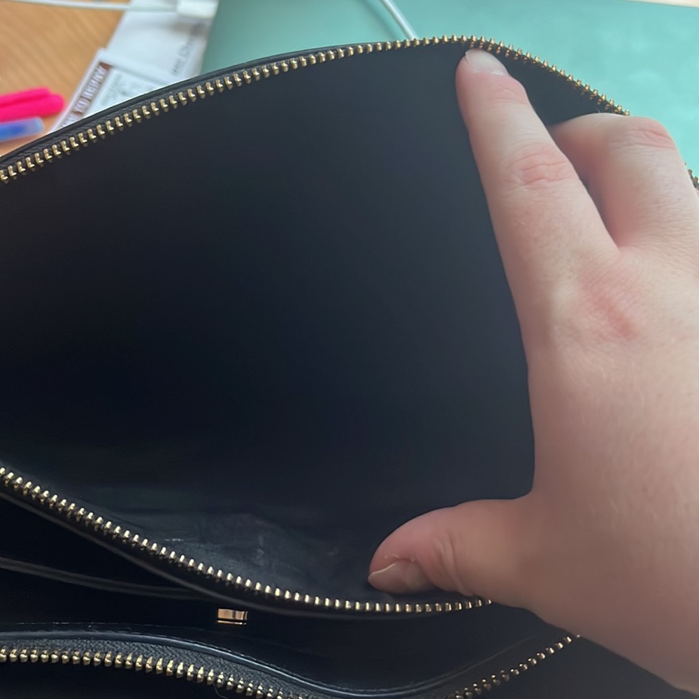 Medium Sized Coach Bag With Multiple Compartments - image 5